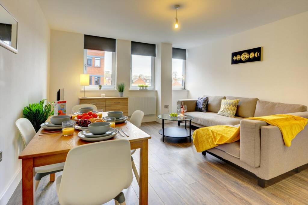Modern & Stylish 2Br Apartment - Queens House コヴェントリー エクステリア 写真