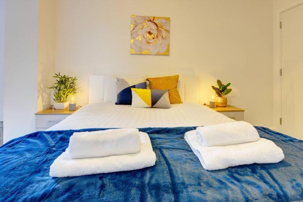 Modern & Stylish 2Br Apartment - Queens House コヴェントリー エクステリア 写真