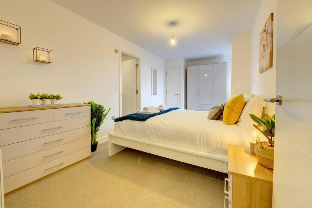 Modern & Stylish 2Br Apartment - Queens House コヴェントリー エクステリア 写真